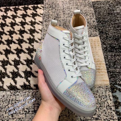 フラットシューズ 定番のアイテム クリスチャンルブタン Christian Louboutin 2021秋冬 スタッズ ナチュラルな素材感 クッション加工 クリスチャンルブタンコピー 