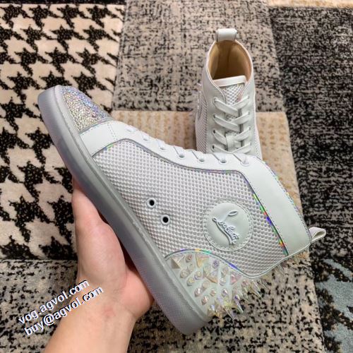 フラットシューズ 定番のアイテム クリスチャンルブタン Christian Louboutin 2021秋冬 スタッズ ナチュラルな素材感 クッション加工 クリスチャンルブタンコピー 