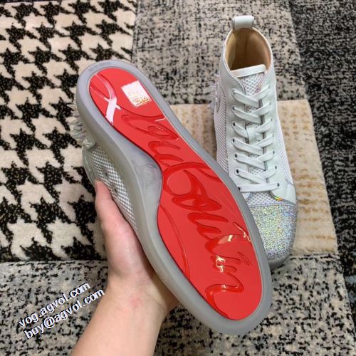 フラットシューズ 定番のアイテム クリスチャンルブタン Christian Louboutin 2021秋冬 スタッズ ナチュラルな素材感 クッション加工 クリスチャンルブタンコピー 