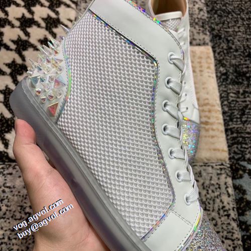 フラットシューズ 定番のアイテム クリスチャンルブタン Christian Louboutin 2021秋冬 スタッズ ナチュラルな素材感 クッション加工 クリスチャンルブタンコピー 