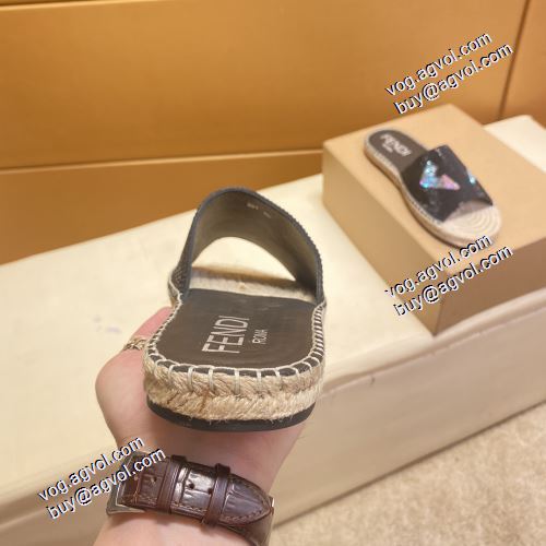 歩きやすい　疲れない　痛くない 2021春夏 フェンディ FENDI 2色可選 スリッパ フェンディ偽物ブランド 洗練を十分に演出する カジュアルサンダル 
