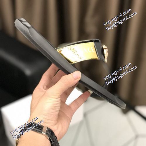 2色可選 トングサンダル スリッパ ヴェルサーチスーパーコピー 靴の滑り止め 上品に着こなせ コンフォートサンダル 2021春夏 ヴェルサーチVERSACE