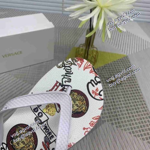 カジュアルサンダル 軽量 2021春夏 ヴェルサーチVERSACE スリッパ トングサンダル ヴェルサーチブランド コピー ショートパンツ 確定となる上品