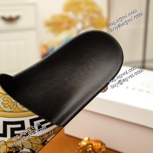 オリジナル サボサンダル ヴェルサーチブランドスーパーコピー スリッパ 2021春夏 ヴェルサーチVERSACE 定番のアイテム 着用