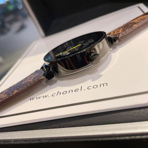 デザイン性の高い ステンレス ミネラルガラス 2022早春 ルイ ヴィトン LOUIS VUITTON ルイ ヴィトンスーパーコピー 自動巻き ムーブメント 牛革布地ベルト 女性用腕時計