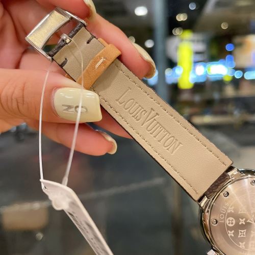 多色選択可 女性用腕時計 ダイヤベゼル 存在感のある 2022早春 ルイ ヴィトン LOUIS VUITTON 牛革布地ベルト ミネラルガラス ルイ ヴィトンブランド コピー