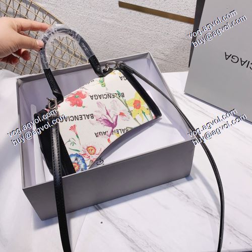  バレンシアガ BALENCIAGA 一味違うケーブル編みが魅力満点 斜め掛けバッグ BALENCIAGAコピー 2021春夏