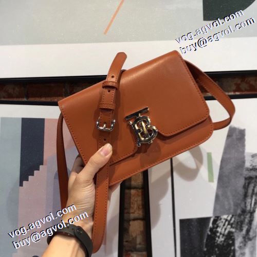 バーバリーコピー ファション性の高い 2021秋冬 バーバリー BURBERRY 手持ち&ショルダー掛け 2色可選 ロゴ金具付き 使い勝手のいいバッグ 牛革