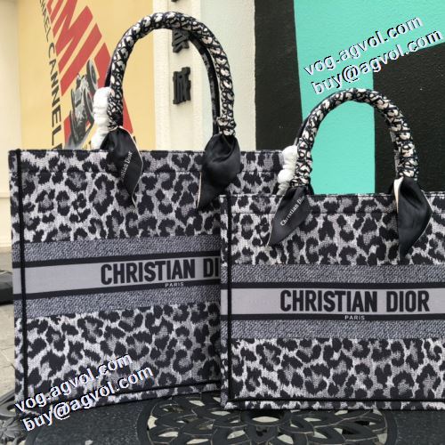 ディオールコピー 注目のアイテム 2021秋冬 ディオール DIOR 屈託のないバッグ セカンドバッグ 利便性に優れ メインルーム 女性用の鞄