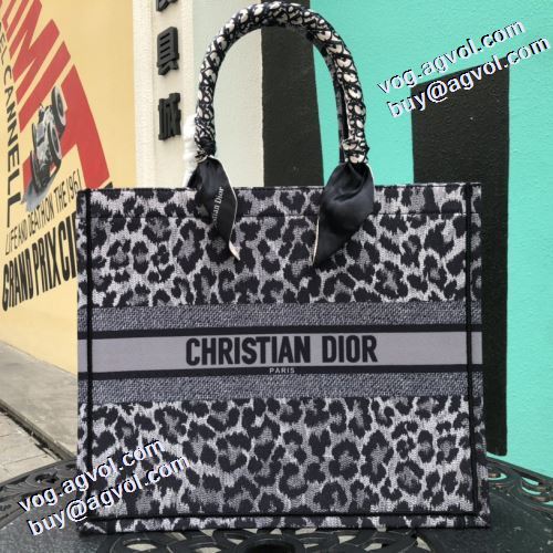 ディオールコピー 注目のアイテム 2021秋冬 ディオール DIOR 屈託のないバッグ セカンドバッグ 利便性に優れ メインルーム 女性用の鞄