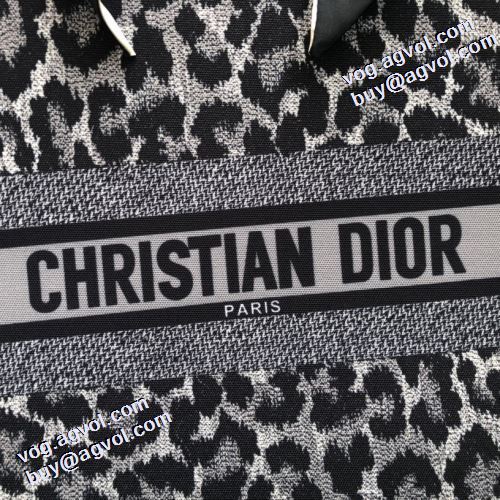 ディオールコピー 注目のアイテム 2021秋冬 ディオール DIOR 屈託のないバッグ セカンドバッグ 利便性に優れ メインルーム 女性用の鞄