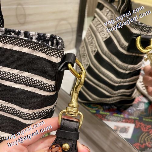 手持ち&ショルダー掛け ディオール DIOR 優しい色合い ディオールコピー ブランド スーツにぴったり シンプル＋多機能 2021秋冬 メインルーム