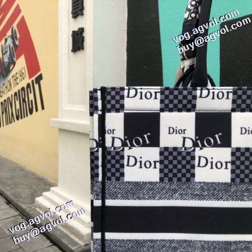 ショルダーバッグ 2021秋冬 ディオール DIOR 定番のアイテム レディースバッグ 気軽に持てる スーツにぴったり 高級感を備えている ディオールスーパーコピー 代引