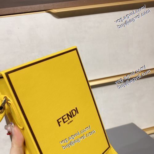 3色可選 フェンディ FENDIブランド 偽物 通販 斜め掛けバッグ ミニ 2021春夏