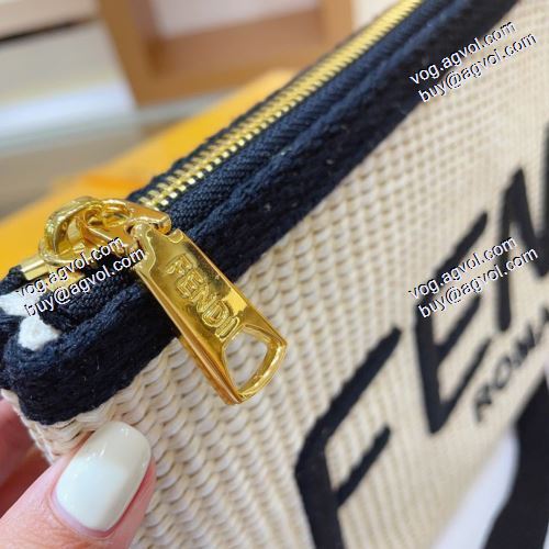  フェンディ FENDI 2021春夏 FENDIブランド コピー ショルダーバッグ 斜め掛けバッグ 折りたたみバッグ 存在感のある 
