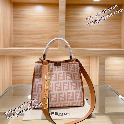 2021秋冬 フェンディ FENDI 手持ち&ショルダー掛け フェンディブランド コピー 3色可選 人気ブランド レザーショルダーバッグ 高級感を備えている