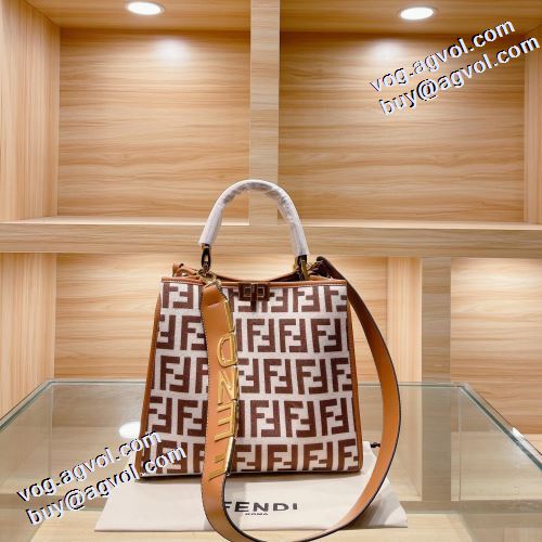2021秋冬 フェンディ FENDI 手持ち&ショルダー掛け フェンディブランド コピー 3色可選 人気ブランド レザーショルダーバッグ 高級感を備えている