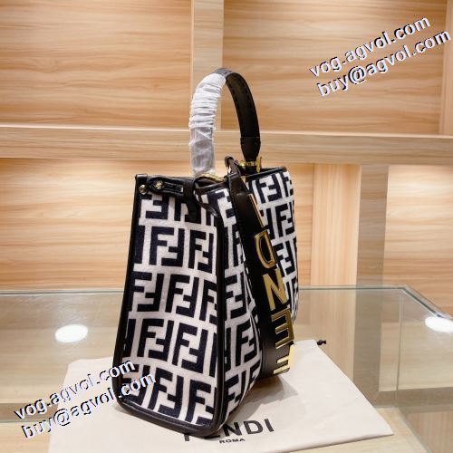 2021秋冬 フェンディ FENDI 手持ち&ショルダー掛け フェンディブランド コピー 3色可選 人気ブランド レザーショルダーバッグ 高級感を備えている