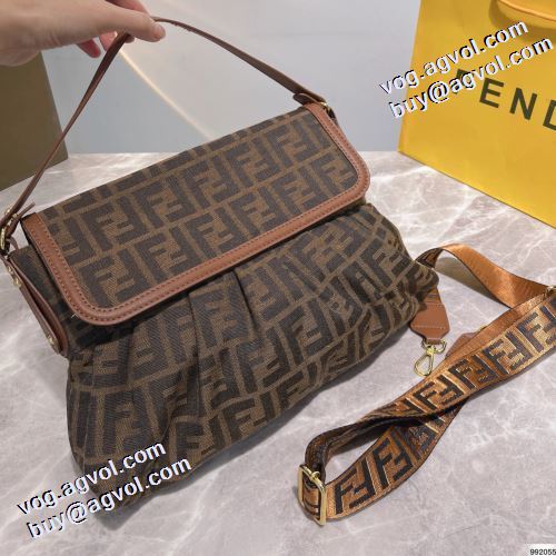 サイクリング 通勤 通学 バッグ 2色可選 高級感漂わせる フェンディ FENDI 気軽に持てる 2021秋冬 手持ち&ショルダー掛け フェンディコピー ブランド 