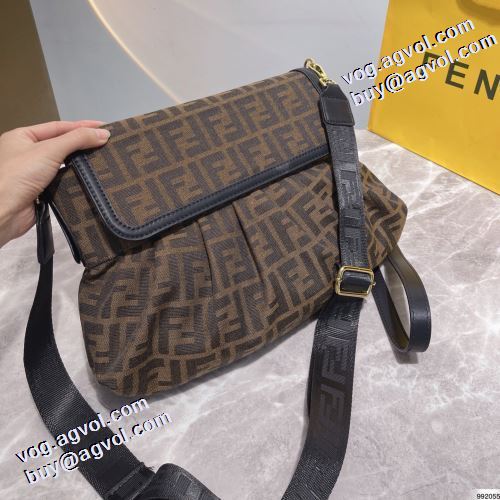 サイクリング 通勤 通学 バッグ 2色可選 高級感漂わせる フェンディ FENDI 気軽に持てる 2021秋冬 手持ち&ショルダー掛け フェンディコピー ブランド 