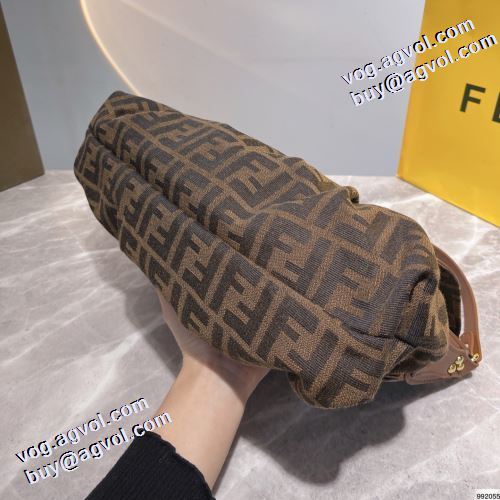 サイクリング 通勤 通学 バッグ 2色可選 高級感漂わせる フェンディ FENDI 気軽に持てる 2021秋冬 手持ち&ショルダー掛け フェンディコピー ブランド 