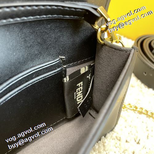 活躍のバッグ 2021秋冬 フェンディ FENDI 斜め掛けバッグ フェンディ偽物ブランド セレブ愛用の超人気商品 2色可選 シンプル＋多機能