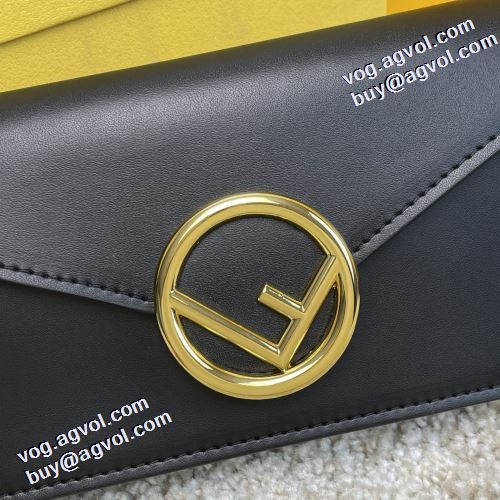活躍のバッグ 2021秋冬 フェンディ FENDI 斜め掛けバッグ フェンディ偽物ブランド セレブ愛用の超人気商品 2色可選 シンプル＋多機能