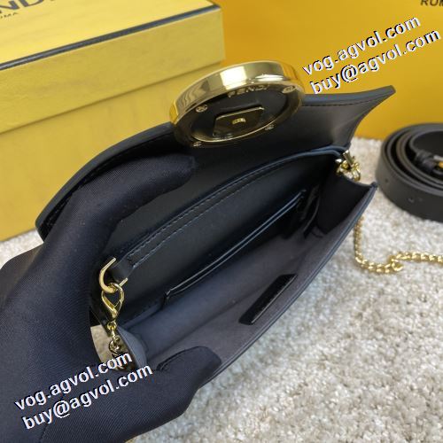 活躍のバッグ 2021秋冬 フェンディ FENDI 斜め掛けバッグ フェンディ偽物ブランド セレブ愛用の超人気商品 2色可選 シンプル＋多機能
