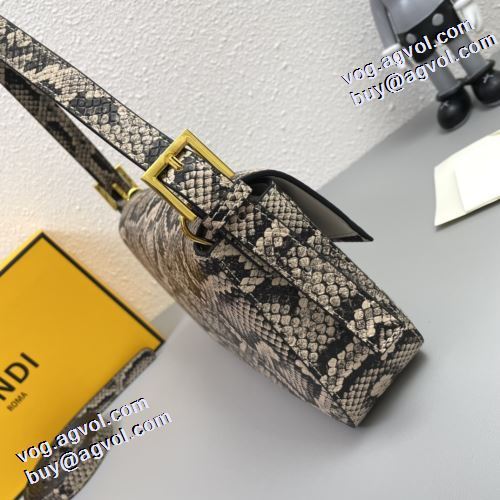 耐久性 フェンディブランド コピー 2021秋冬 フェンディ FENDI ハンドバッグ 個性的なデザ 高級感を備えている
