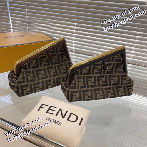 セカンドバッグ 海外限定ライン フェンディスーパーコピー 2021秋冬 フェンディ FENDI 斜め掛けバッグ レディースバッグ 売れ筋のいい