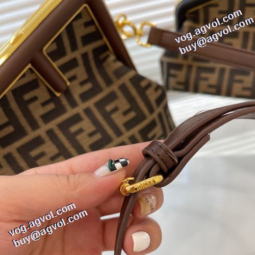セカンドバッグ 海外限定ライン フェンディスーパーコピー 2021秋冬 フェンディ FENDI 斜め掛けバッグ レディースバッグ 売れ筋のいい
