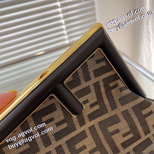 セカンドバッグ 海外限定ライン フェンディスーパーコピー 2021秋冬 フェンディ FENDI 斜め掛けバッグ レディースバッグ 売れ筋のいい