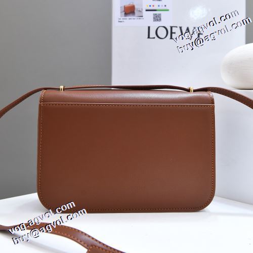 2021秋冬 ロエベ LOEWE 最安値に挑戦 ロエベブランド コピー 4色可選 斜め掛けバッ 気軽に持てる ショルダー 調節可能
