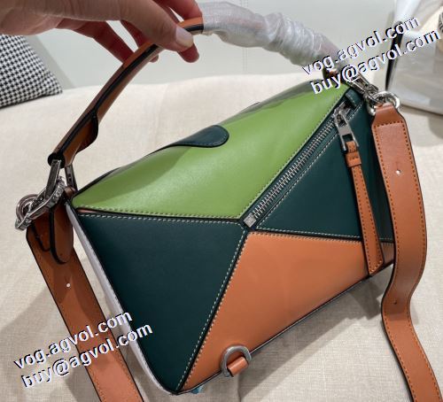 ロエベ偽物ブランド 斜め掛けバッグ 小型 軽量 高品質 人気 高級感を備えている 2021秋冬 ロエベ LOEWE