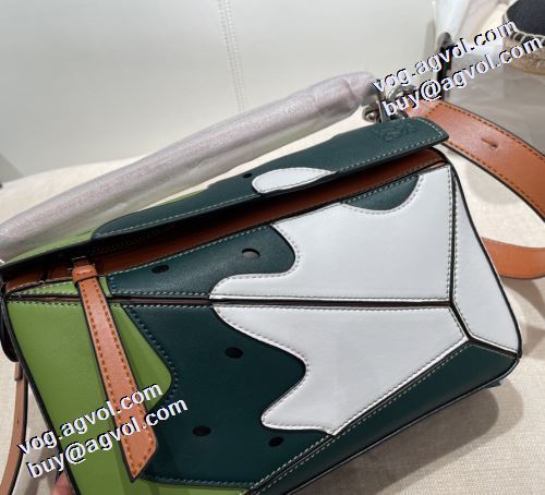 ロエベ偽物ブランド 斜め掛けバッグ 小型 軽量 高品質 人気 高級感を備えている 2021秋冬 ロエベ LOEWE