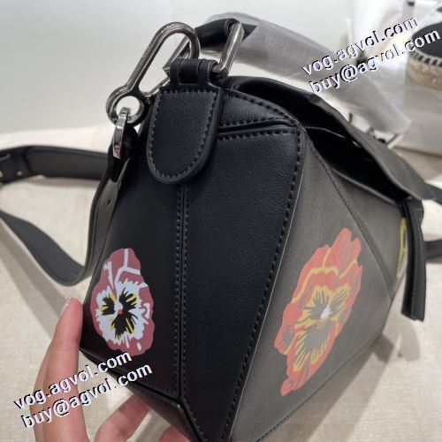 2021秋冬 ロエベ LOEWE 斜め掛けバッグ 気軽に持てる 高級感ある 高級本革 シンプル＋多機能 ロエベスーパーコピー