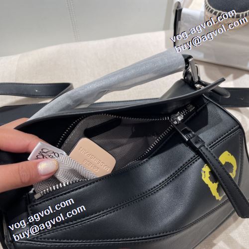 2021秋冬 ロエベ LOEWE 斜め掛けバッグ 気軽に持てる 高級感ある 高級本革 シンプル＋多機能 ロエベスーパーコピー