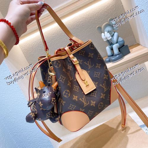  2021春夏 LOUIS VUITTONコピー ◆モデル愛用◆ ルイ ヴィトン LOUIS VUITTON ショルダーバッグ リュック、バックパック 