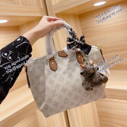  ルイ ヴィトン LOUIS VUITTON ショルダーバッグ ハンドバッグ 斜め掛けバッグ 首胸ロゴ 2021春夏 LOUIS VUITTONブランドスーパーコピー