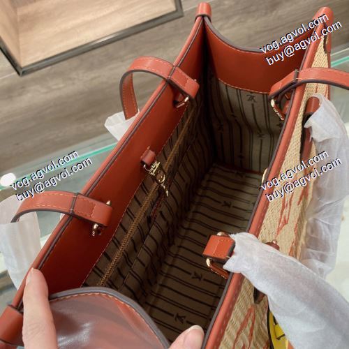  3色可選 ショルダーバッグ ハンドバッグ ルイ ヴィトン LOUIS VUITTON M8023/M8021 首胸ロゴ 2021春夏 LOUIS VUITTONコピー ブランド