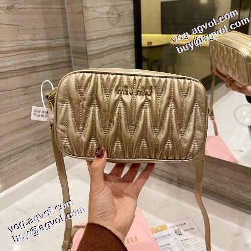 先行販売 シンプル＋多機能 ミュウミュウコピー 2021秋冬 ミュウミュウ MIUMIU 3色可選 斜め掛けバッグ ショルダー 調節可能