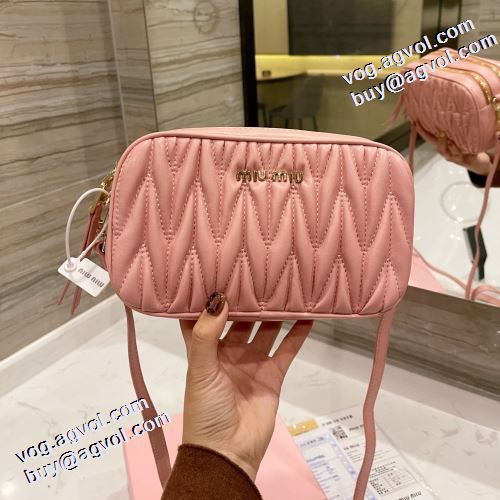 先行販売 シンプル＋多機能 ミュウミュウコピー 2021秋冬 ミュウミュウ MIUMIU 3色可選 斜め掛けバッグ ショルダー 調節可能