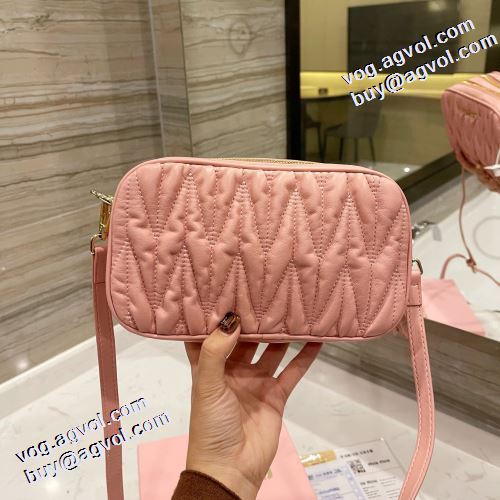 先行販売 シンプル＋多機能 ミュウミュウコピー 2021秋冬 ミュウミュウ MIUMIU 3色可選 斜め掛けバッグ ショルダー 調節可能