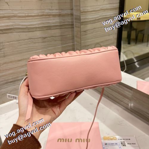 先行販売 シンプル＋多機能 ミュウミュウコピー 2021秋冬 ミュウミュウ MIUMIU 3色可選 斜め掛けバッグ ショルダー 調節可能