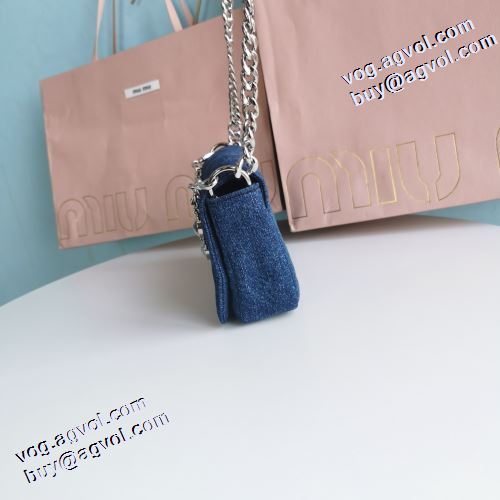 2021秋冬 ミュウミュウ MIUMIU 屈託のないバッグ ショルダーバッグ 小型 軽量 魅力ファッション ミュウミュウコピー ブランド