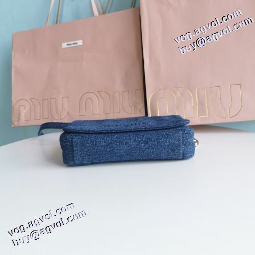 2021秋冬 ミュウミュウ MIUMIU 屈託のないバッグ ショルダーバッグ 小型 軽量 魅力ファッション ミュウミュウコピー ブランド