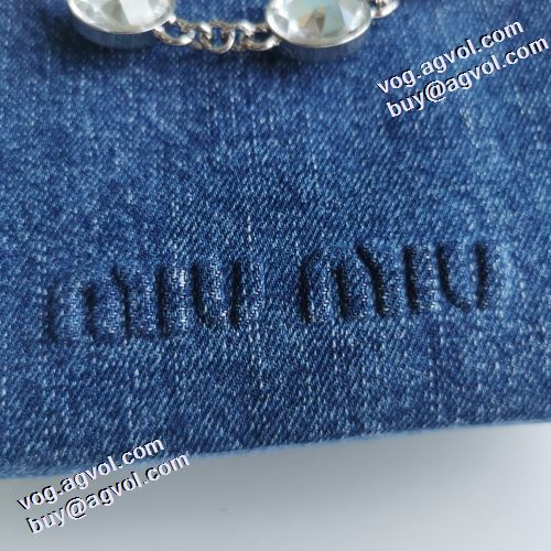 活躍のバッグ 高品質 人気 ミュウミュウ偽物ブランド 2021秋冬 ミュウミュウ MIUMIU トートバッグ シンプル＋多機能