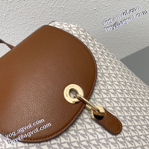 上品上質 2021秋冬 マイケルコース 収納力のよい バックパック モノグラム Michael Kors シンプル＋多機能