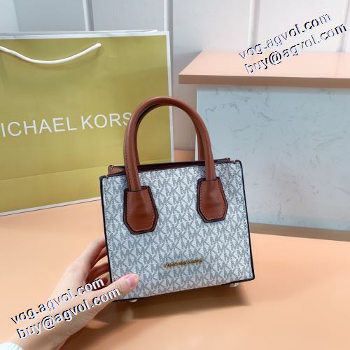圧倒的な高級感 シンプルな外観 小型 軽量 2021秋冬 マイケルコース Michael Kors 4色可選 手持ち&ショルダー掛け 海外セレブ愛用