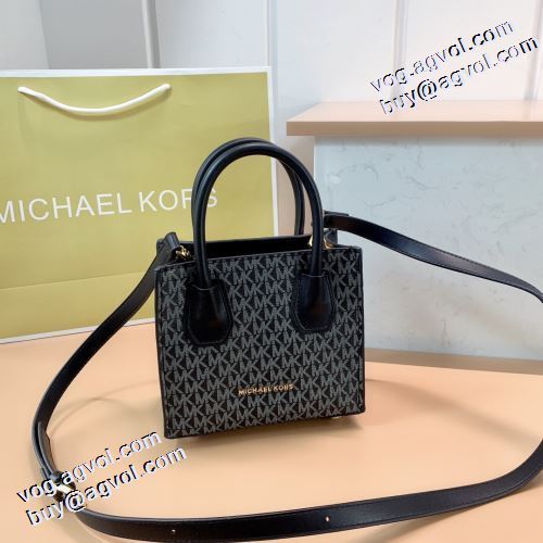 圧倒的な高級感 シンプルな外観 小型 軽量 2021秋冬 マイケルコース Michael Kors 4色可選 手持ち&ショルダー掛け 海外セレブ愛用
